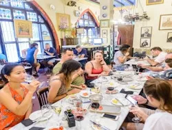 Barcelona: Wine & Tapas Guided e-Bike Tour